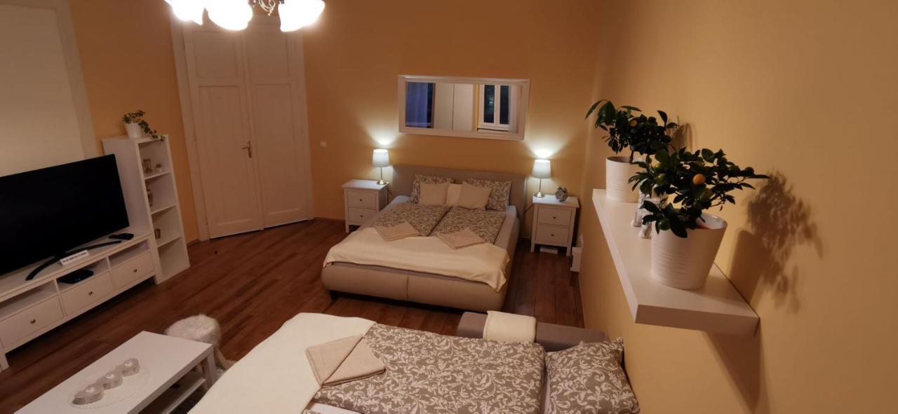 Ferienwohnung Corvin City Center Kisfaludy Apartman Budapest Exterior foto