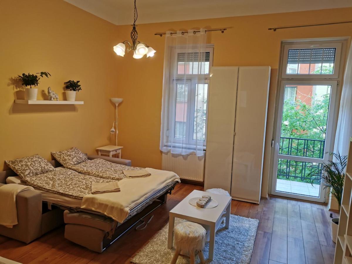 Ferienwohnung Corvin City Center Kisfaludy Apartman Budapest Exterior foto