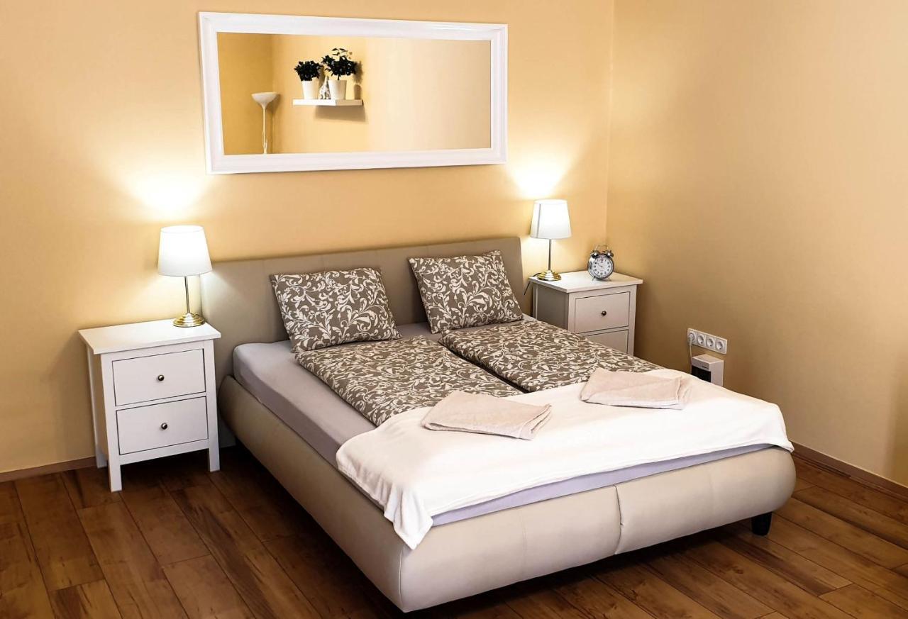 Ferienwohnung Corvin City Center Kisfaludy Apartman Budapest Exterior foto