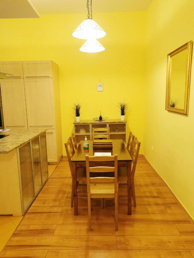 Ferienwohnung Corvin City Center Kisfaludy Apartman Budapest Exterior foto